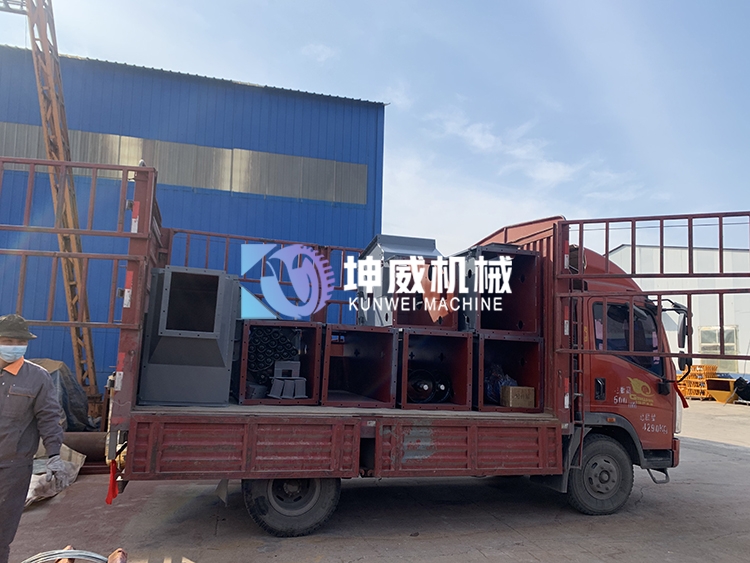 发往长垣的TD75皮带输送机